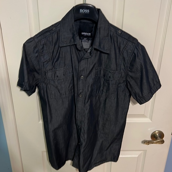Short sleeve button down shirt - small - Picture 1 of 1